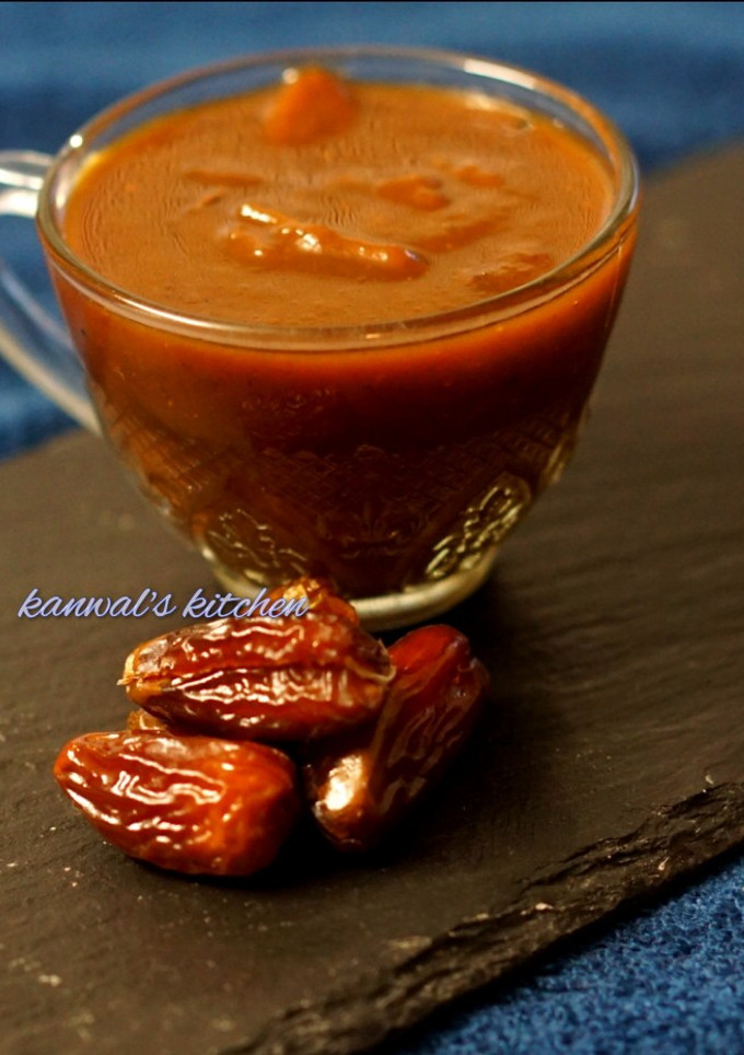 A picture of Tamarind dates chutney.