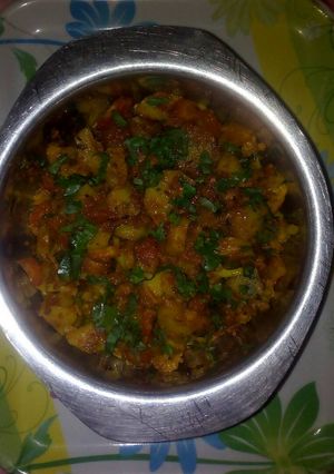 A picture of Aalu, Gobhi, gajar ki mix sabji.