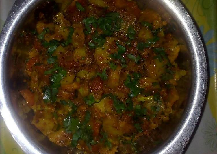 Steps to Cook Super Quick Aalu, Gobhi, gajar ki mix sabji