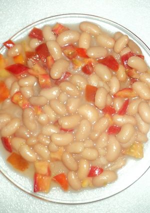 Una foto de Frijoles el Ocote con chile jalapeño rojo