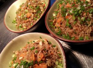 Una foto de Arroz chaufa de huevo y vegetales