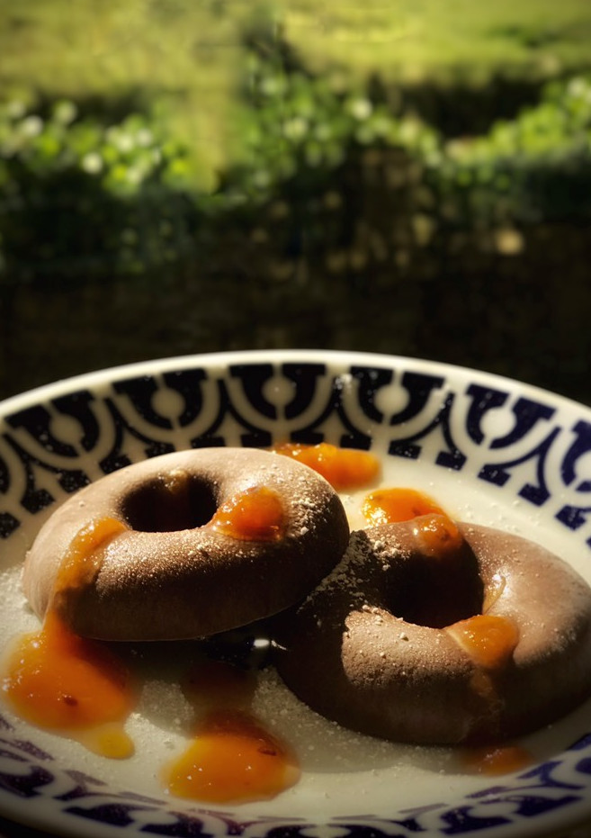 Una foto de Donuts de dark chocolate cheesecake (sin horno)