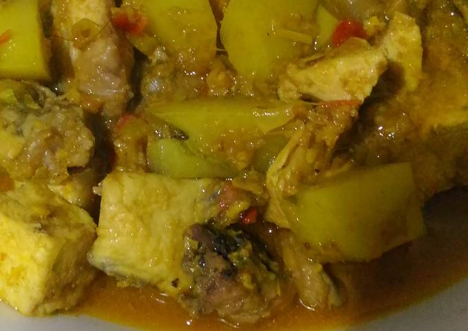 Krengsengan ayam kentang