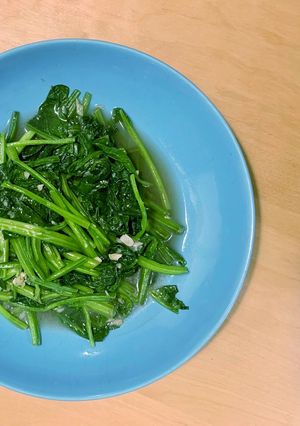 蒜炒菠菜 的食譜成品照片