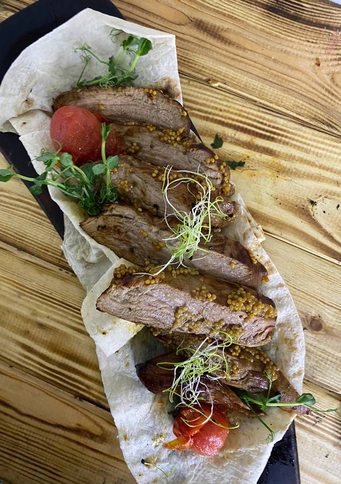 Шия запечена в рукаві