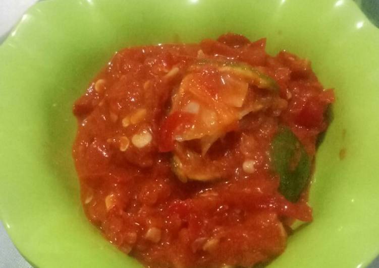 Resep Sambel tomat terasi segar Sederhana
