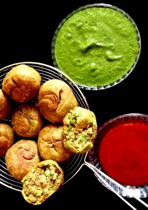 पालक,मटर,और सत्तू की कचौड़ी (palak matar aur sattu ki kachodi recipe in Hindi) रेसिपी मुख्य फोटो