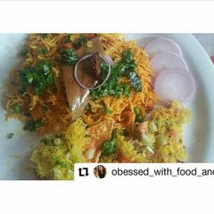 A picture of Ram khichdi with masala khichiya.