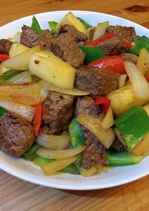 鳳梨牛肉粒 的食譜成品照片