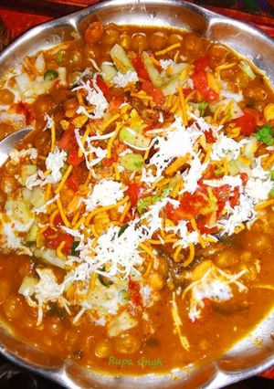 टिक्की चाट (Tikki chaat recipe in hindi) रेसिपी मुख्य फोटो