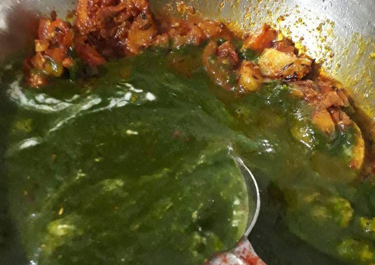 Recipe of Perfect Palak Aalu Tomatar