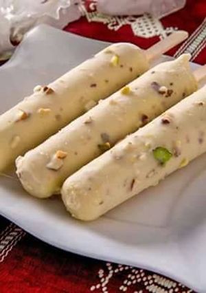 रबड़ी आइसक्रीम (Rabdhe ice-cream recipe in hindi) रेसिपी मुख्य फोटो