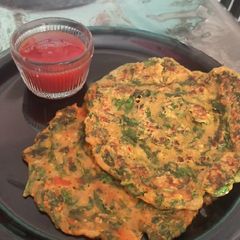 A picture of Palak chilla.