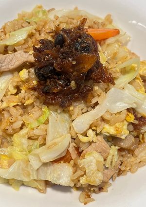 Cabbage Fried Rice with Dry Flying Fish Hot Sauce 高麗菜炒飯佐飛魚辣醬 的食譜成品照片