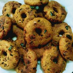 A picture of Bread mendu vada.