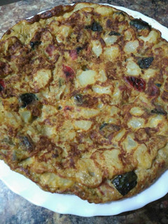 Una foto de Tortilla de patata y pisto