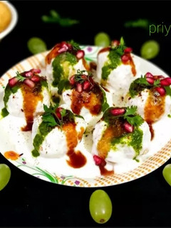 दही वड़ा (dahi vada recipe in Hindi) रेसिपी मुख्य फोटो