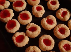 Foto resep Cookies Selai Strawberry/Thumbprint (Teflon + Takaran Sendok)
