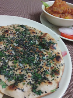 વ્હીટ બટર ગાલૅિક નાન (wheat butter garlic naan recipe in gujarati) રેસીપી મુખ્ય ફોટો