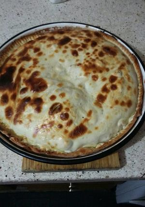 Una foto de Tarta de salchichas con jamón y queso