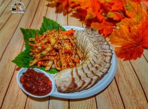 Hình của món Thịt Lợn Luộc 돼지고기보쌈.