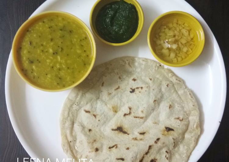 Urad daal with Jowar roti