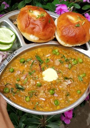 A picture of Pav bhaji.