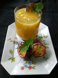 A picture of Fresh Passion Fruit juice #photographychallenge.