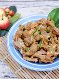 Hình của món Sụn Heo Chiên Giòn Xóc Lá Chanh.