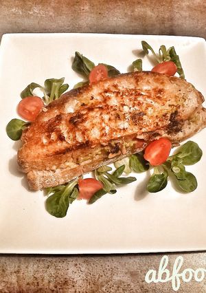 Une photo de Grilled cheese avocat jambon speck et comté