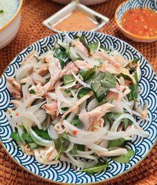 nộm gà hành tây