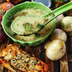 A picture of Creamy Mushroom Soup.