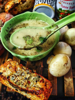A picture of Creamy Mushroom Soup.