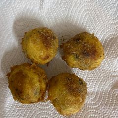 A picture of Aloo Bondha.