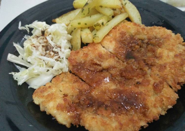 Panduan Menyiapkan Chicken Katsu with Potato &amp; Salad Bikin Manjain Lidah