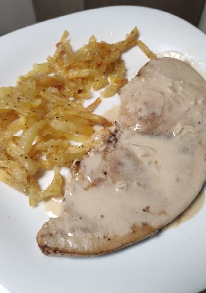 Una foto de Emperador al cava con patatas al horno