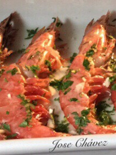 Una foto de Gambones con cava al horno