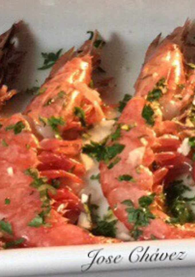 Una foto de Gambones con cava al horno