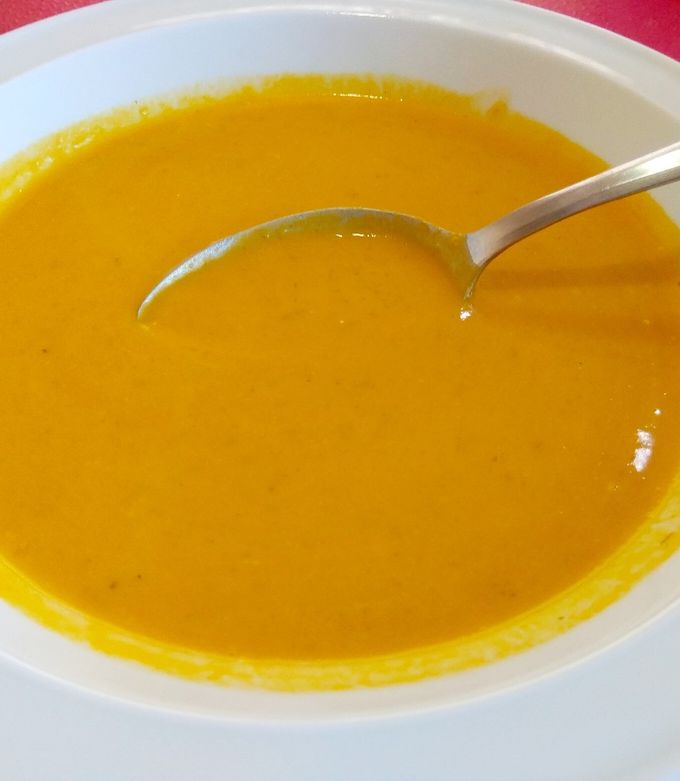Una foto de Sopa crema de zapallo y zanahoria, espectacular!