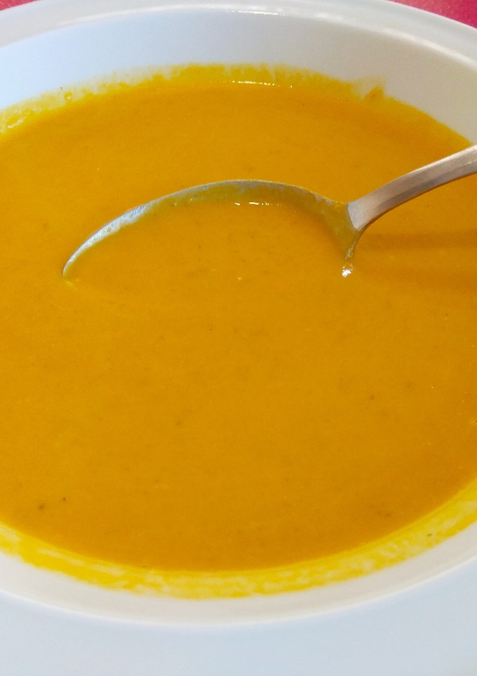 Una foto de Sopa crema de zapallo y zanahoria, espectacular!