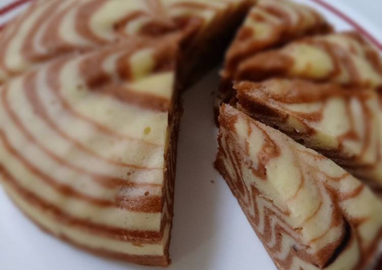 Resep Zebra cake putih telur kukus Anti Gagal