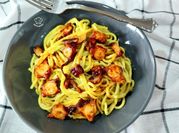 Una foto de spaghetti con pulpo