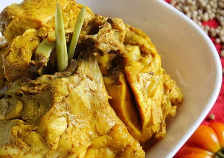 Resep Ayam Ungkep (bumbu kuning) oleh Vaa Food - Cookpad
