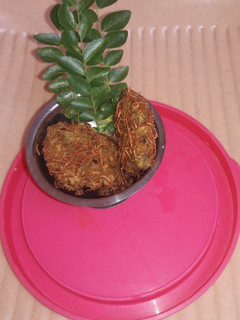 கருவேப்பிலை சேமியா வடை (karuveppilai semiya vadai recipe in tamil) செய்முறை முக்கிய புகைப்படம்