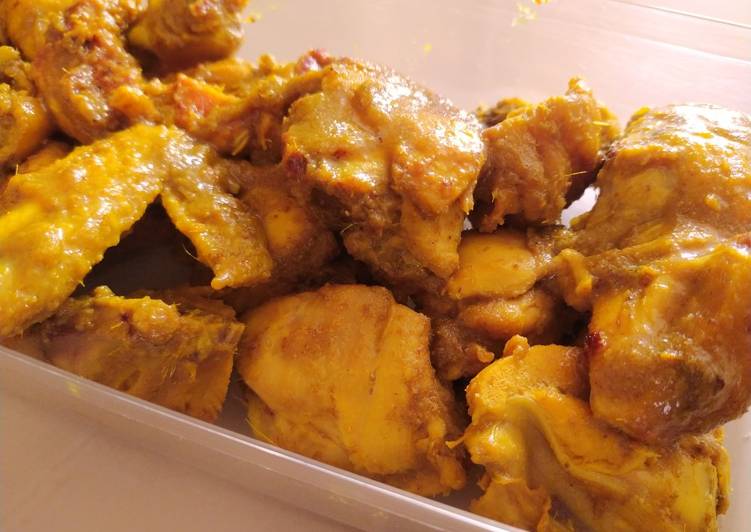 12 Resep: Ayam Goreng Ungkep Bumbu Kuning (Tips Stok Lauk) yang Enak!