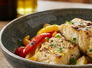 Foto de Bacalhau com pimentões coloridos