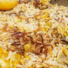 A picture of Aloo gosht ka pulao.