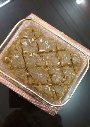 A picture of Mango-coconut burfi.
