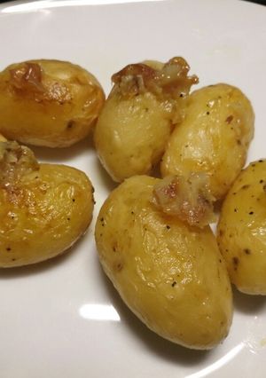 A picture of Roasted garlic potatoes.