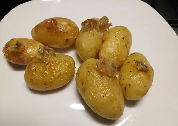 Roasted garlic potatoes